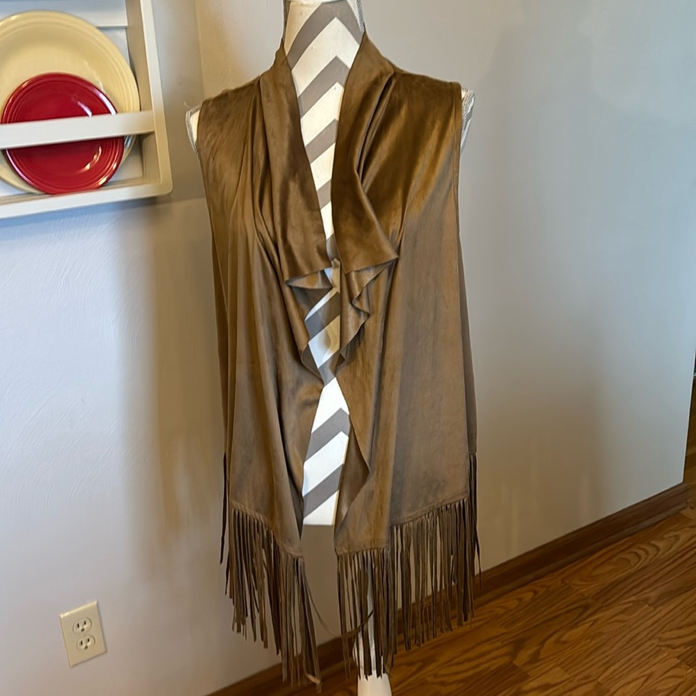 a.n.a light brown faux suede fringed vest, size medium